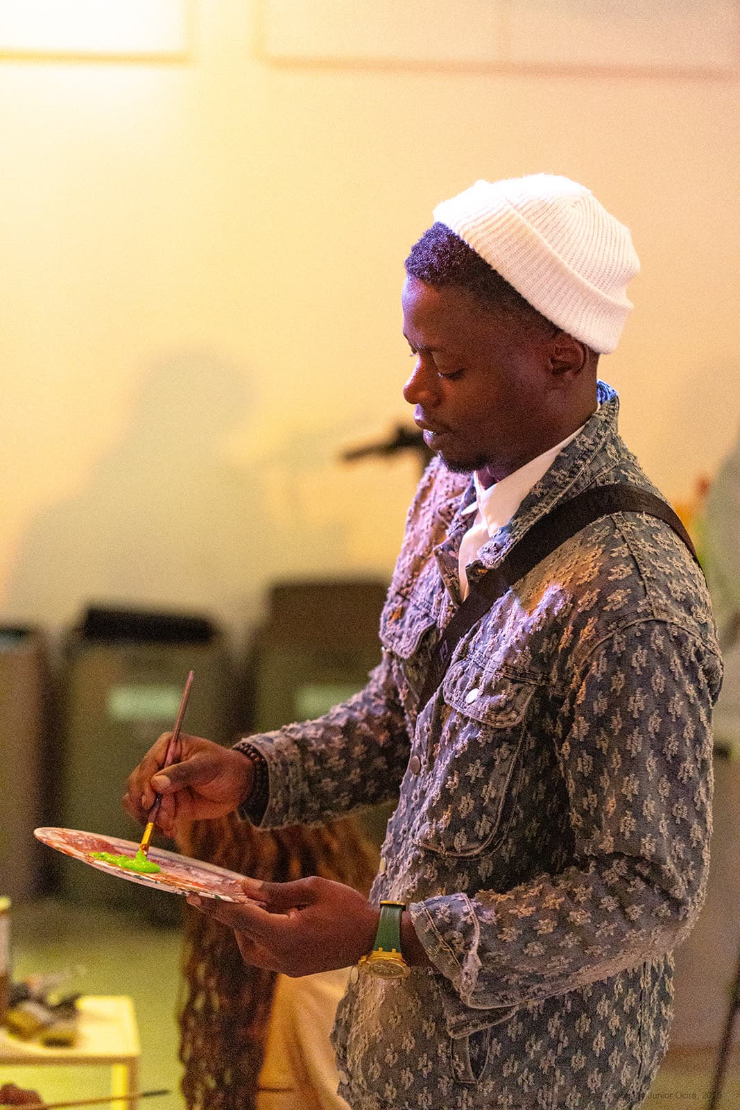John-Paul Fogam painting at a live session